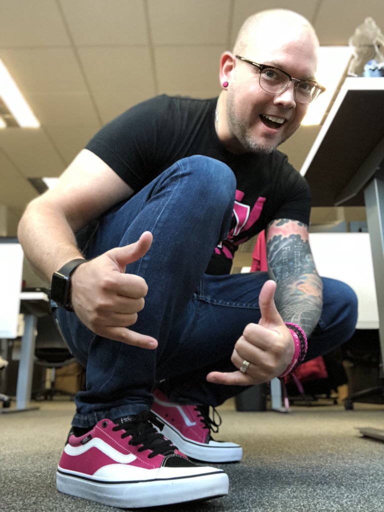 jeffwhitney's tweet photo. Kicking off a #MagentaMonday in some epic new kicks! Great job @VANS_66 for getting the @TMobile magenta just right! #BeYou #AreYouWithUs #BeMagenta #TNTAdvancedPrototype https://t.co/icFdbxalSz