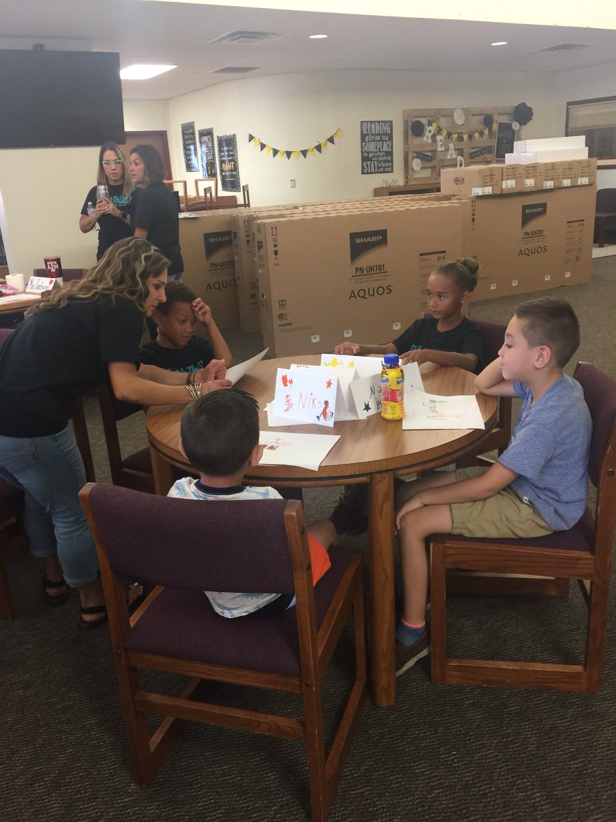 MrsAmandaHughes's tweet image. Musical Art with the @PrairieViewES Hawk Student Lighthouse Team! Getting ready to lead from Day 1! #pveleads