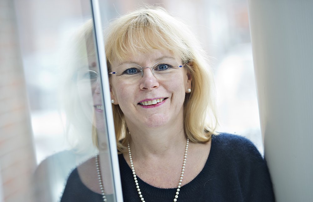 Radiumhemmets Forskningsfonder (@cancerforskning) on Twitter photo – Viktigt spår inom cancerforskning är att se människan bakom sjukdomen!
Yvonne Brandberg riktar sin forskning på livskvalitetsaspekter i samband med cancer.
radiumhemmetsforskningsfonder.se/maste-se-manni…
#cancerforskning #cancer #livskvalitet #forskning #bröstcancer <a href="/Cancerkompisar/">Cancerkompisar</a> <a href="/CancerNatverket/">Nätverket mot cancer</a> – Viktigt spår inom cancerforskning är att se människan bakom sjukdomen!
Yvonne Brandberg riktar sin forskning på livskvalitetsaspekter i samband med cancer.
radiumhemmetsforskningsfonder.se/maste-se-manni…
#cancerforskning #cancer #livskvalitet #forskning #bröstcancer <a href="/Cancerkompisar/">Cancerkompisar</a> <a href="/CancerNatverket/">Nätverket mot cancer</a>