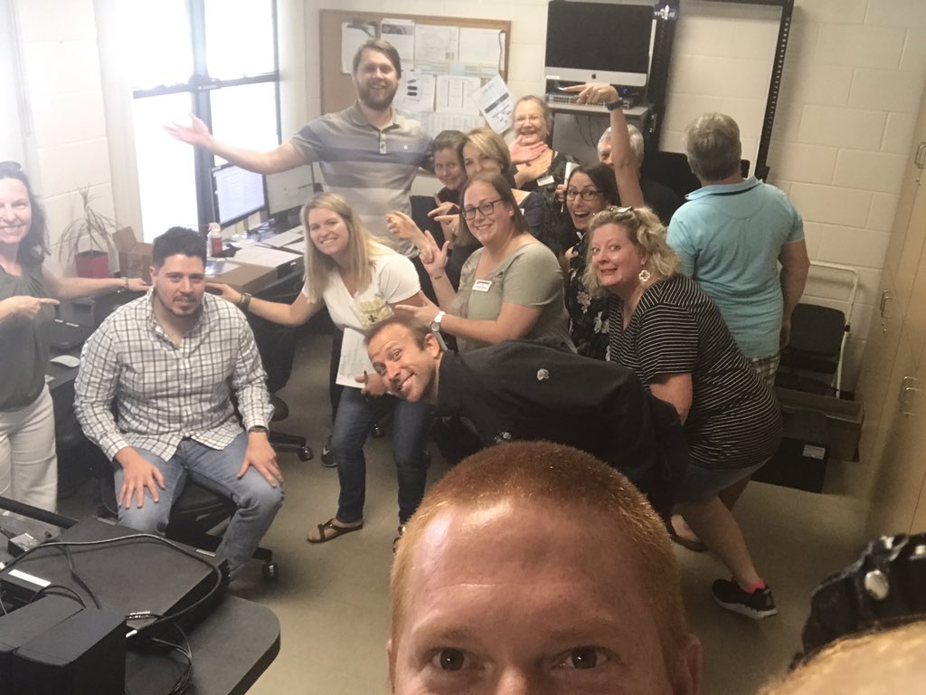 TPSAINTS_BSBLL's tweet photo. #TeamTeam #TPSConnects #HelpfulPlace #HelpDesk #SaintScavengerHunt @TrinityPrepFL https://t.co/0JnGRrUhZQ