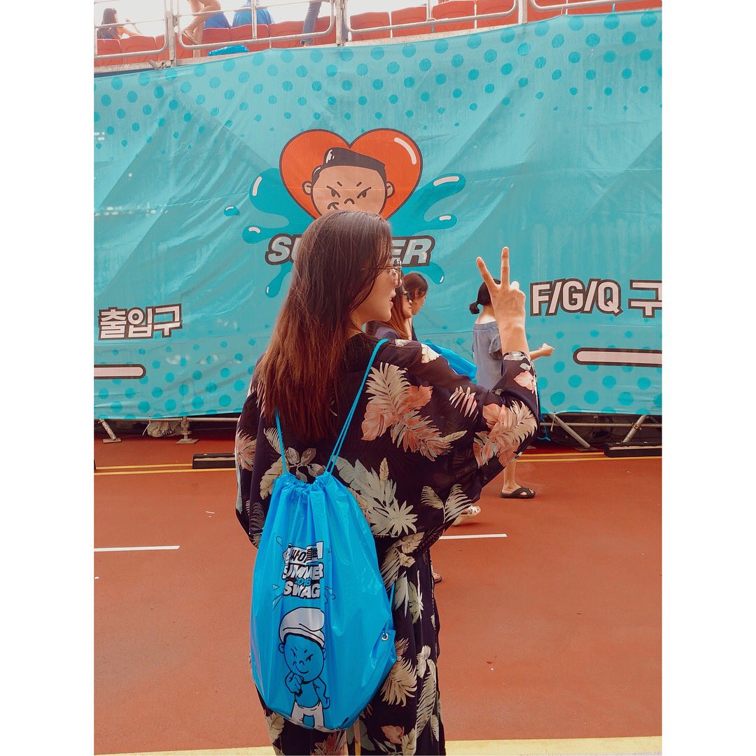 irisseu's tweet photo. kkwonsso_94: before the start... I was sober keke
but when it was over, it was great 👍
#palpitating moment
#PsyHeumbbeokShow
#IRespectYou
#respect
all i remember is #jump !! kekekeke https://t.co/YQsFCwoLPT