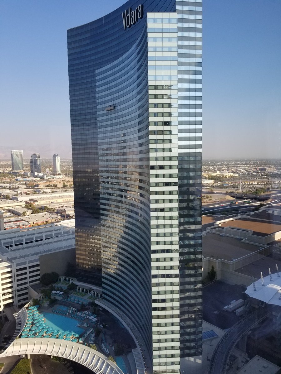 RoyaleSportsNet's tweet photo. You couldn't pay me enough money @VdaraLV to get out there and mess with those windows.
#windowwarriors https://t.co/khj4dAcEAI