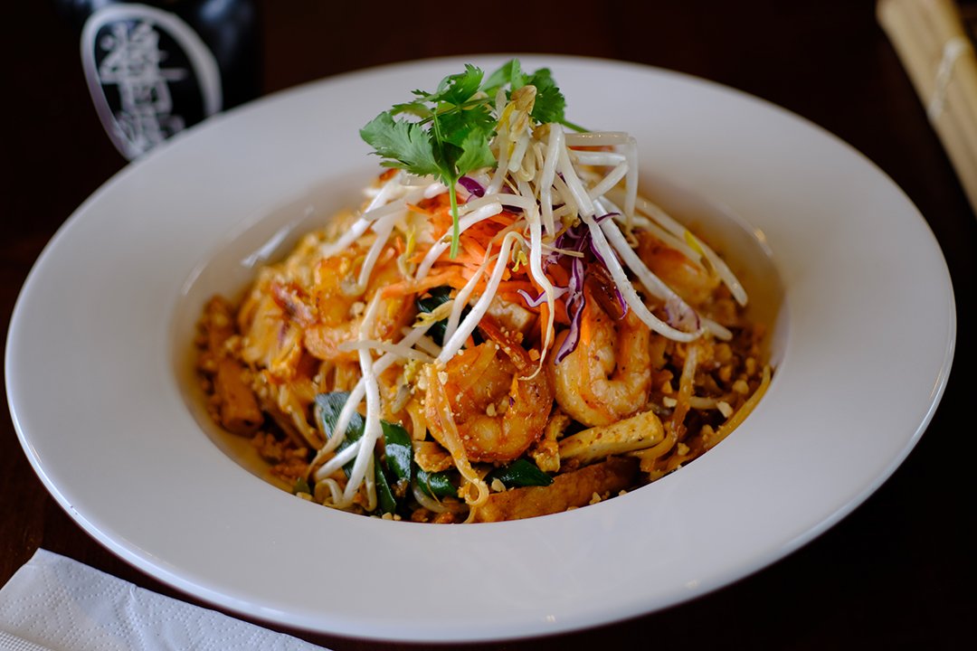 ToriiNoodleBar's tweet photo. Today is National Sister's Day! So, why not take your sis shopping and to dinner? You can catch up over ramen, pad thai or yakisoba. And if the conversation is really spicy, our Hot Rockin' Lava Shrimp is the perfect complement. Hug your sister!

#toriinoodlebar #chooseyournoodle https://t.co/eq4LDVkcHU