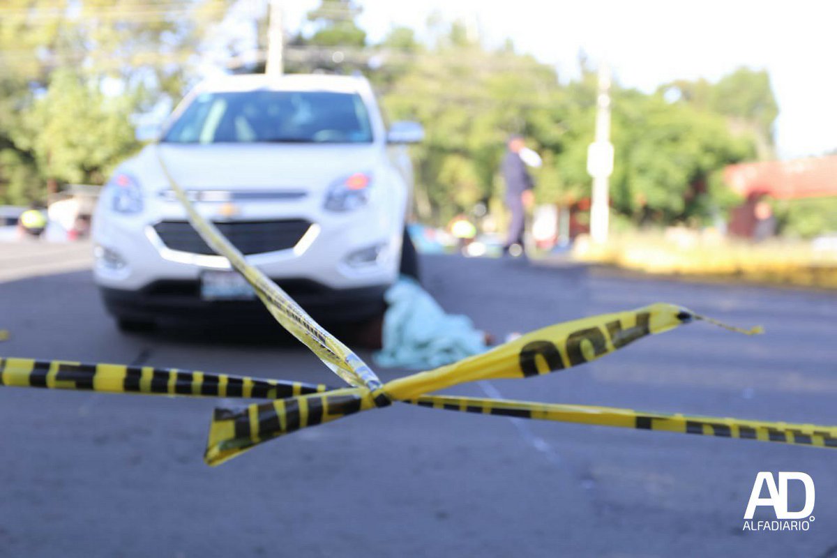 ADNoticiasMex's tweet photo. Un ciclista muerto fue el saldo de un accidente en la intersección de las calles Heroico Colegio Militar y López Mateos, en la entrada a la colonia Rancho La Mora. 

#AlertaVialAD https://t.co/0mpyEftOEF