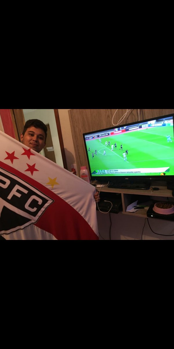 TavinhoScherer's tweet photo. @bandjogoaberto #jogoaberto Tavinho Souza de Adrianópolis Paraná!! Aquele abraço, e segue o líder! Hahaha 🔴⚪⚫ https://t.co/5thqXmTpKn