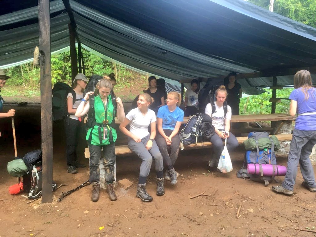 PROYECTOUTDOORS's tweet photo. #SimonLangtongirls during their third day of trekking in #OSAPENINSULA #CostaRica #weareworldchallenge #osatrek #experientialeducation #outdooreducation #adventureeducation https://t.co/bo151IssUl