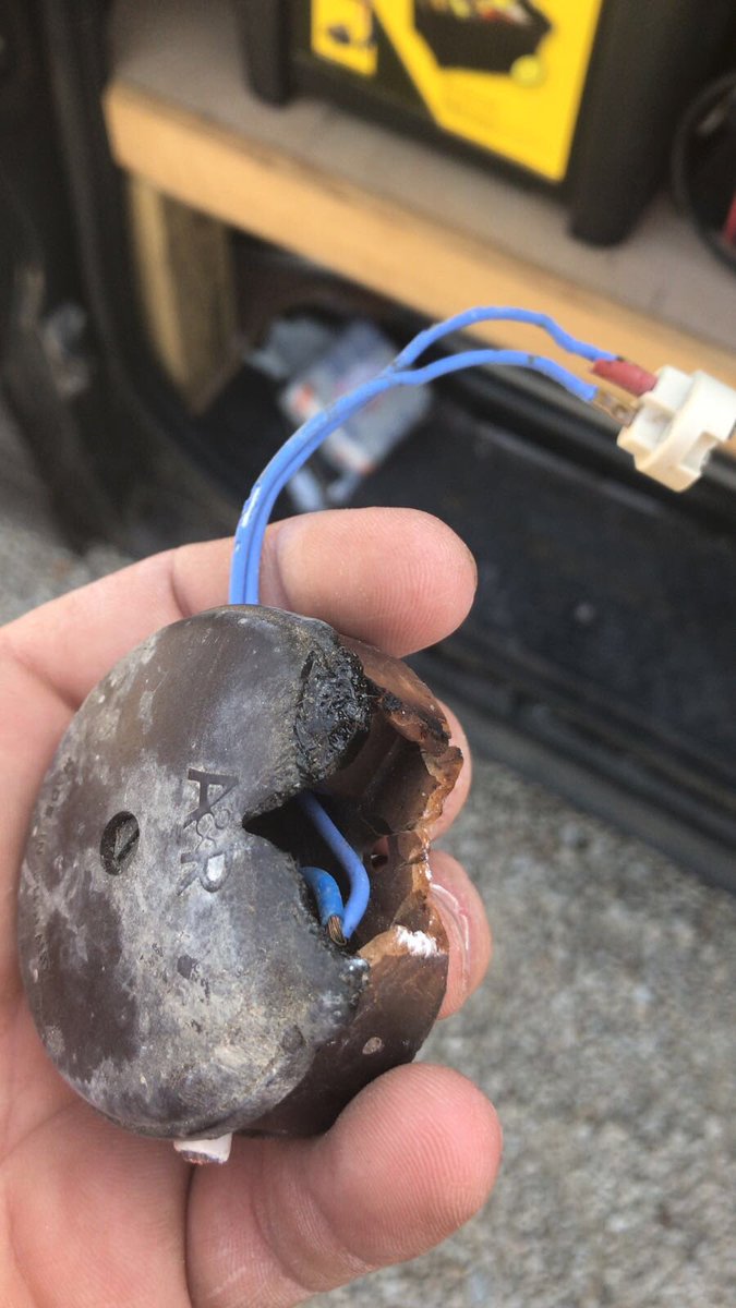 PCElectricals's tweet photo. Here’s an example of halogen heat. Check your halogen down lights now or contact us for a quote to replace to heat free LED #faulty #halogenlights https://t.co/Vh5kOxcMhH