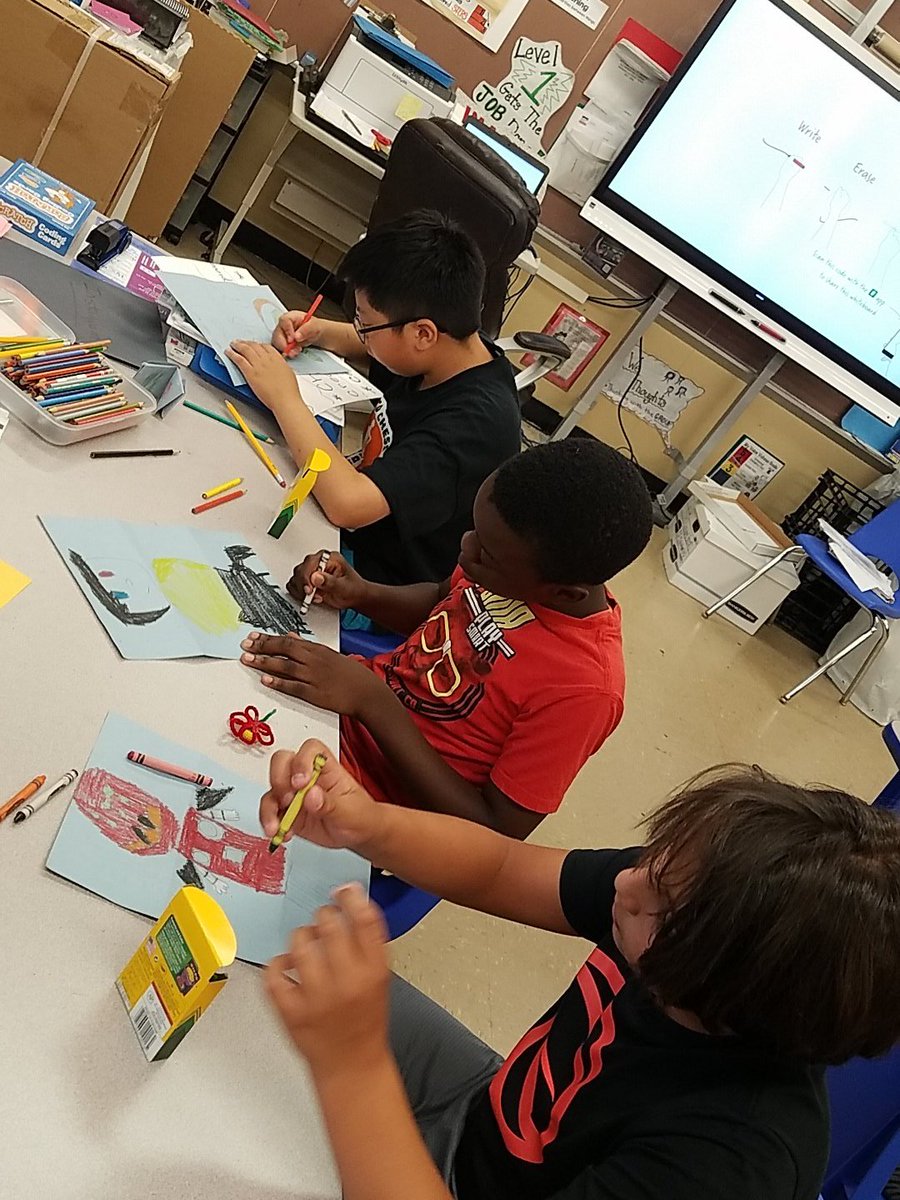 JFKNIGHT0426's tweet photo. Learning all about remixing and the benefits of a collaborative project with "Creature Construction" @S069r @PS69rSTEM #creativecomputing #ssitc2018 @PS69rSTEM #Coders https://t.co/ykStZ3bR5W
