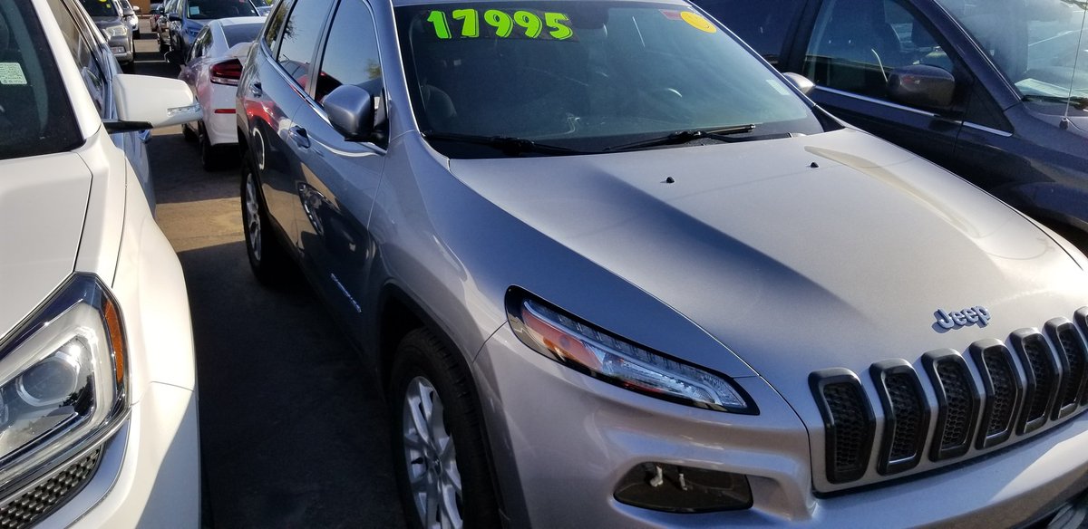 InternetManage3's tweet image. 2017 Jeep Cherokee Latitude 
ONLY 12,693 MILES 🤔
2.4L (14-16V) FWD
CITY MPG 21/HIGHWAY MPG 30
BACKUP CAMERA 
BLUETOOTH 
AUTOMATIC HEADLIGHTS 
Knee, passenger, &amp;amp; side Airbags 

PRICE $17,995