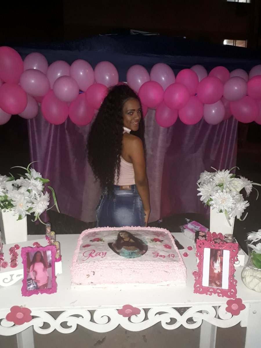 Morena_haay's tweet photo. Obrigado a tds que fizeram de tudo pra que essa surpresa fosse maraaaaaaa, pq eu amei 🎉🎊😍❤👏👌
#FestaSurpresaSimm
#mtquerida
#AmoooVocês ❤❤ https://t.co/AVmoaZMeZi