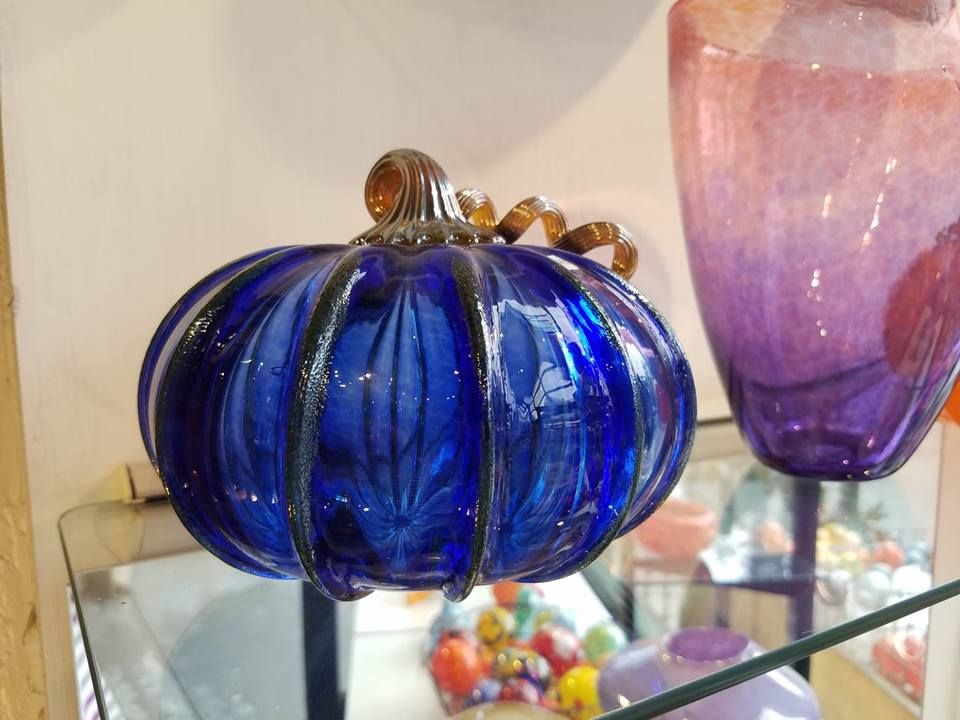 avalonglass's tweet photo. We are getting excited for cooler weather, hoodies, and PUMPKINS! #GlassPumpkins #GlassPumpkinPatch #Autum #Fall #pumpkin https://t.co/KoF8PC7a0p
