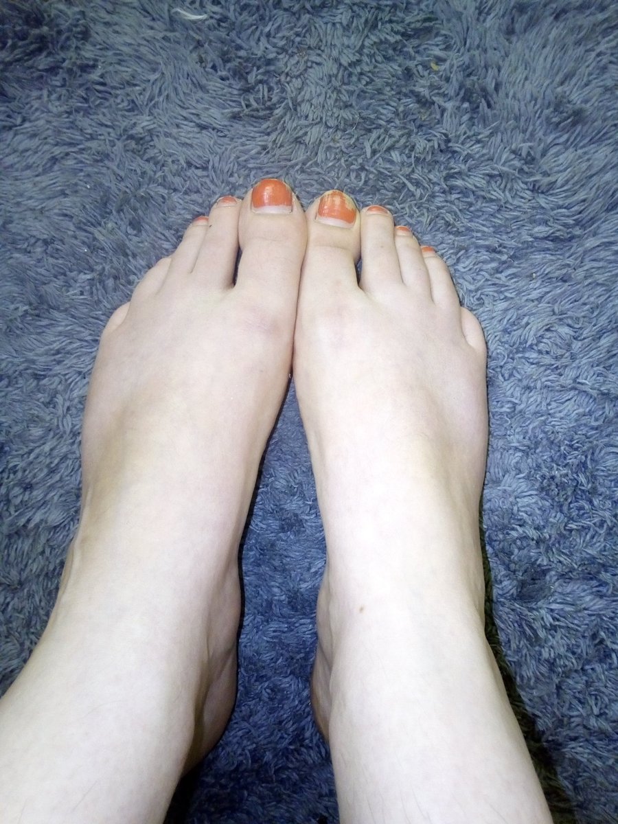 CandyDelight88's tweet photo. These little piggy need repainting, I don't fancy any of the colours I have and want some new ones... You're paying of course because I'm more worthy of your money than you are, you know this so why do you still have it? $end #findom #paypig #footfetish #footworship https://t.co/5reVUf6qOH