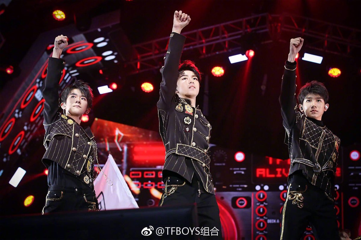 clo_mal16's tweet photo. 5 ปีมานี้เด็กๆโตขึ้นกันมาก ต้องทำงานหนักและเหนื่อยมากขึ้นหลายเท่าตัว 💓💓💓 สิ่งที่ทำได้คือการผลักดันให้เค้าไปให้ถึงฝันให้ไกลที่สุด และไม่ปล่อยมือในวันที่เค้าไม่มีใคร 🤝 #โคลเวอร์สีส้ม
#5YearsofTFBOYS
#TFBOYS五周年开始想象
#TFBOYS5thAnniversary
#TFBOYS https://t.co/rMBKywa7CI