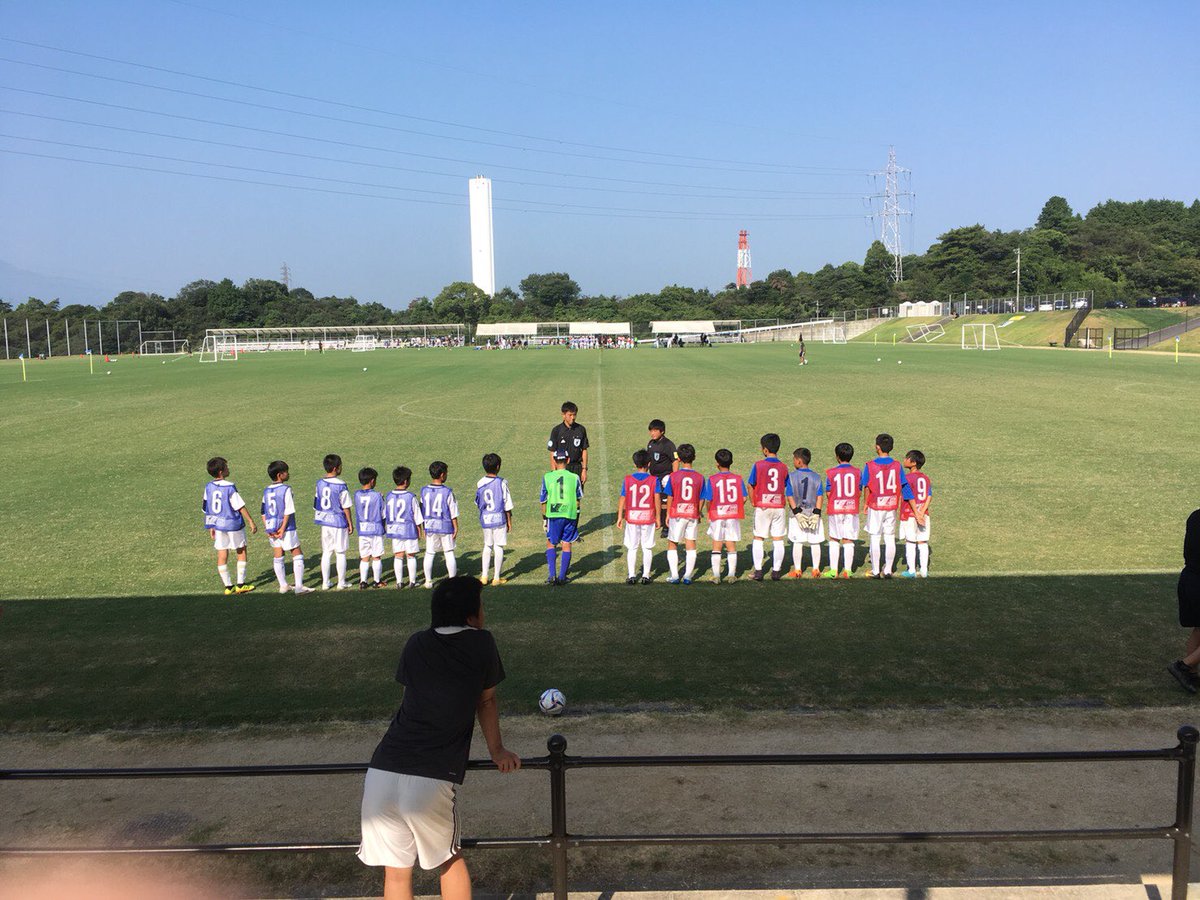 mkhinkmt0123's tweet photo. 審判研修会in愛媛
～～8月2日～5日～～
初めて、審判として県外行かせてもらってたくさん勉強になることもあったし、初めて小学生の試合をして、いろいろ難しかったけど、めちゃくちゃ楽しかった！これからの審判活動に活かしていきたいです。みんなありがとう〜😄最後謎の1枚😂😂😂 https://t.co/lPCpySbfSn
