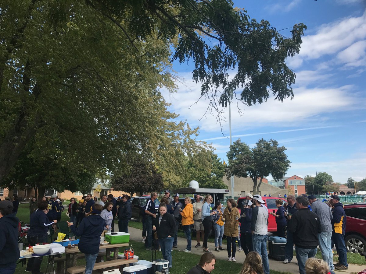 ChuckWagonMGS's tweet photo. Only four Saturdays until college football starts! Who's ready to do some tailgating? #CollegeFootballCountdown #tailgating #tailgateparty #ChuckWagon #grilling https://t.co/IEHe1uKLv3