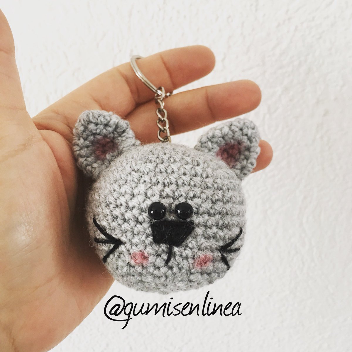 gumisenlinea's tweet photo. #felizsemana guap@s , les mando un gran abrazo 🤗
Patrón 👉🏻 https://t.co/i2dSEqnjAU
#amigurumi #keychain #keychaincat #cat #gatitos #llaveros #llaverospersonalizados #llaverostejidos #amigurumitoy #hechoenmexico #hechoamano #regaloslindos #TejedorasTwitteras #mininos https://t.co/NhxwEfNCYi