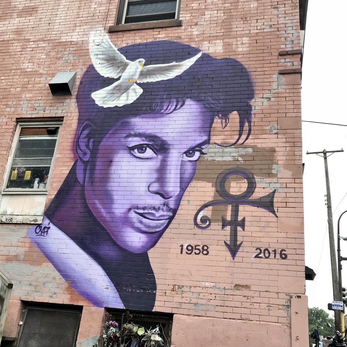 GeekingOnMusic's tweet photo. Uptown #Prince Mural in MN. ๐ https://t.co/v2TquJz3a9