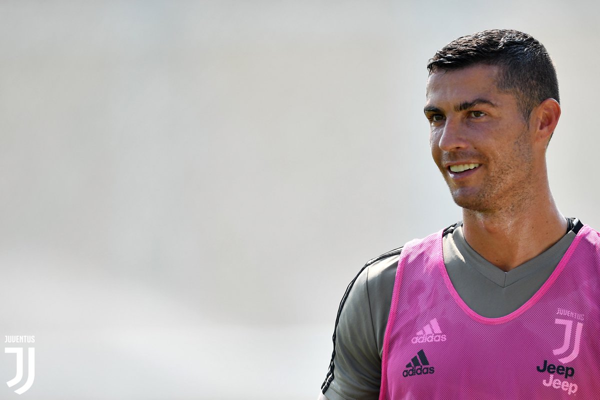 juventusfc's tweet photo. 🖥 Avete già dato un'occhiata 👀 alla playlist Pre-season su Youtube? C'è tutta l'estate bianconera! ⚪️⚫️
https://t.co/rpFcFklZ2U ➡️ https://t.co/fyRJwqKm8U
#FinoAllaFine #ForzaJuve https://t.co/qj1jjjoSqC