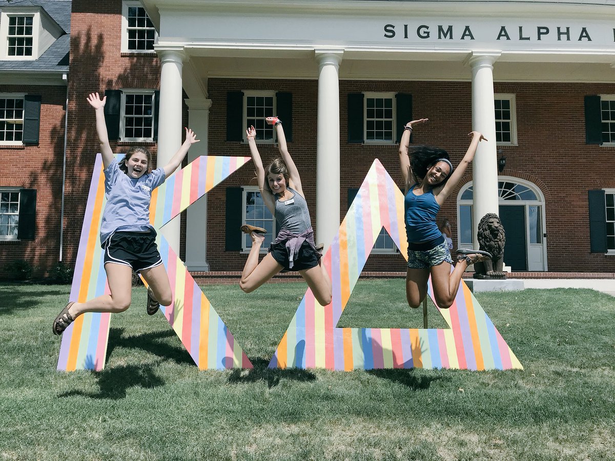 work week is in full swing! We can’t wait to meet #uark22 this weekend!