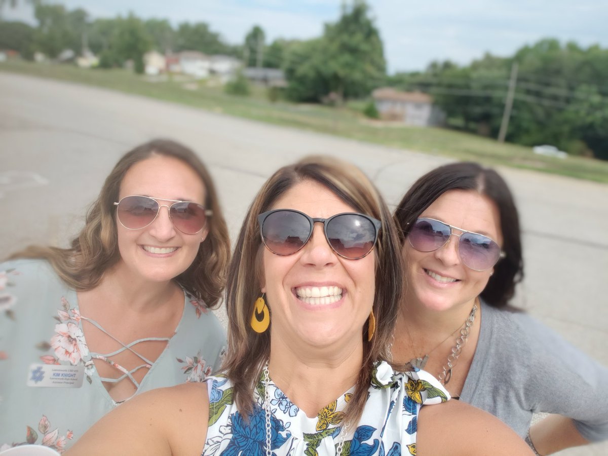 lentz_christina's tweet photo. LHS teachers are so bright admin must wear shades! #LVweback https://t.co/3yB3hADGMf