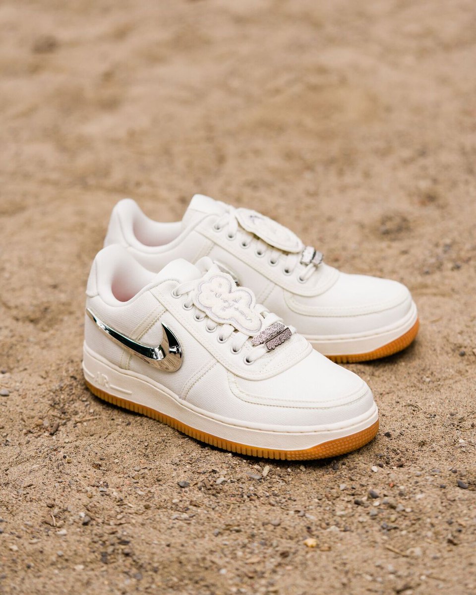 af1 travis scott on feet