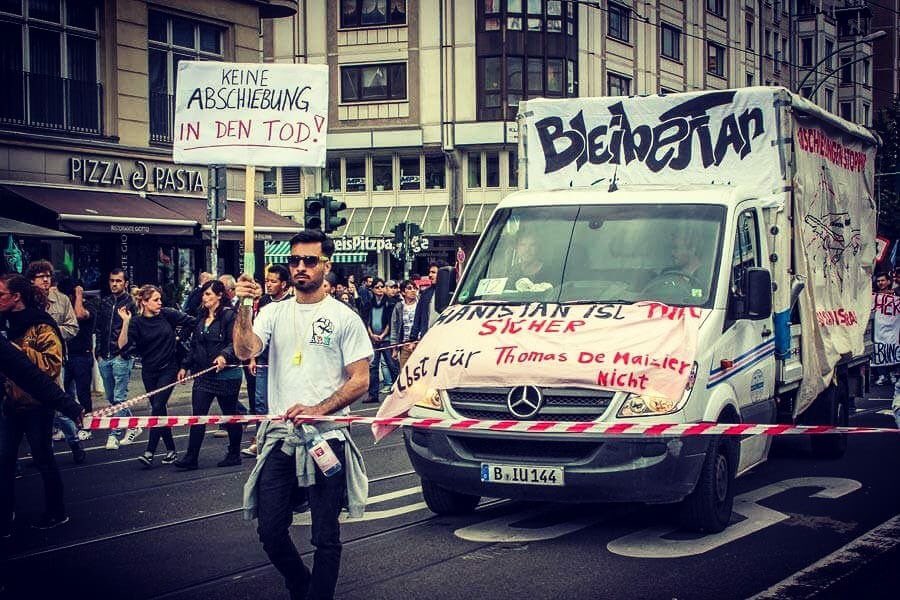wellcomeunited's tweet photo. Afghanistan is not safe! Der @bleibistan-Truck war bei der letzten Parade auf der Straße um den Widerstand gegen #Abschiebungen sichtbar zu machen.

#unitedagainstracism https://t.co/mU73XPerP5