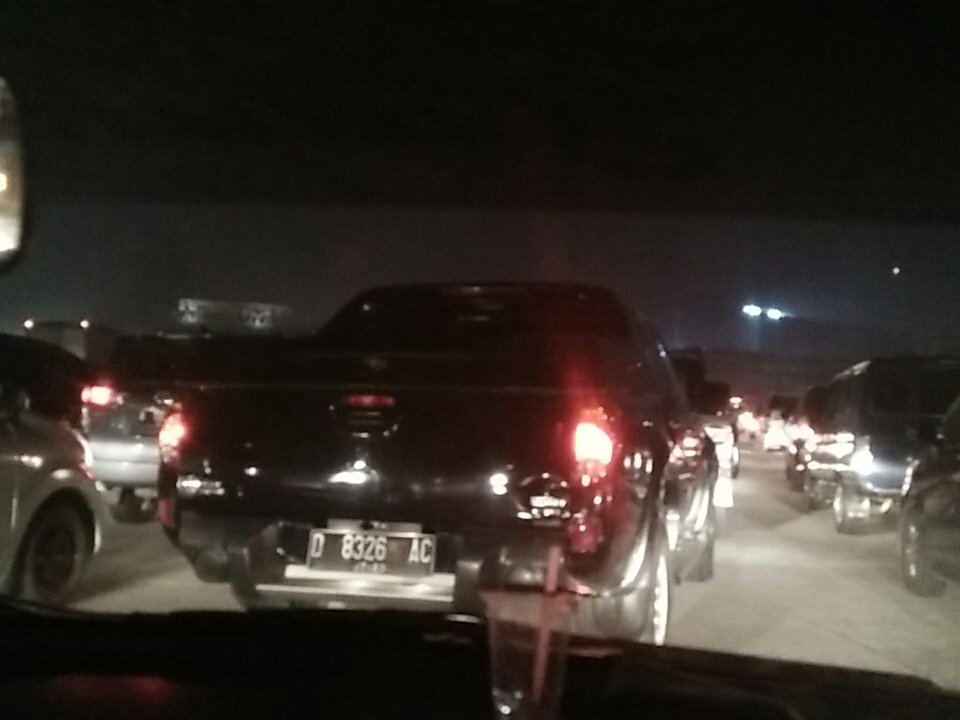 suryagrup's tweet photo. Cikarang utama macet total ntah apa yg terjadi https://t.co/Sm8TY1dmPn