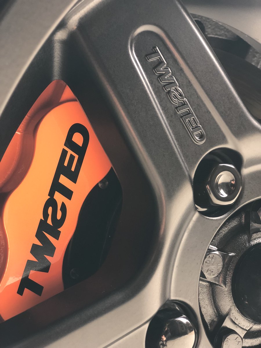 charlesrfawcett's tweet photo. Attention to detail is just what I like #detail #yorkshire #craftsmanship #engineering #alcon #twistedautomotive #twisteddefender https://t.co/42SPekwAv7