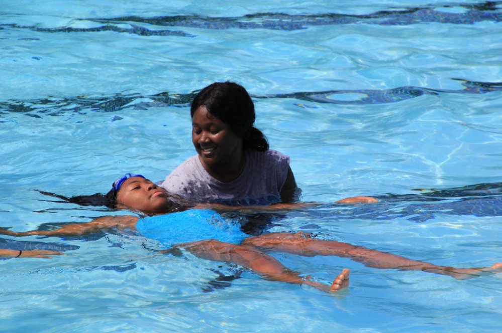 rvaparksandrec's tweet photo. #LaidBack... relax in a city pool #RVA. City pools are open weekdays from 1 p.m. to 8 p.m. For a list of city pools go to https://t.co/EcPbdPQTw3.  #BackFloat  #PoolSide  #BeatTheHeat https://t.co/P0rUoNEWk1