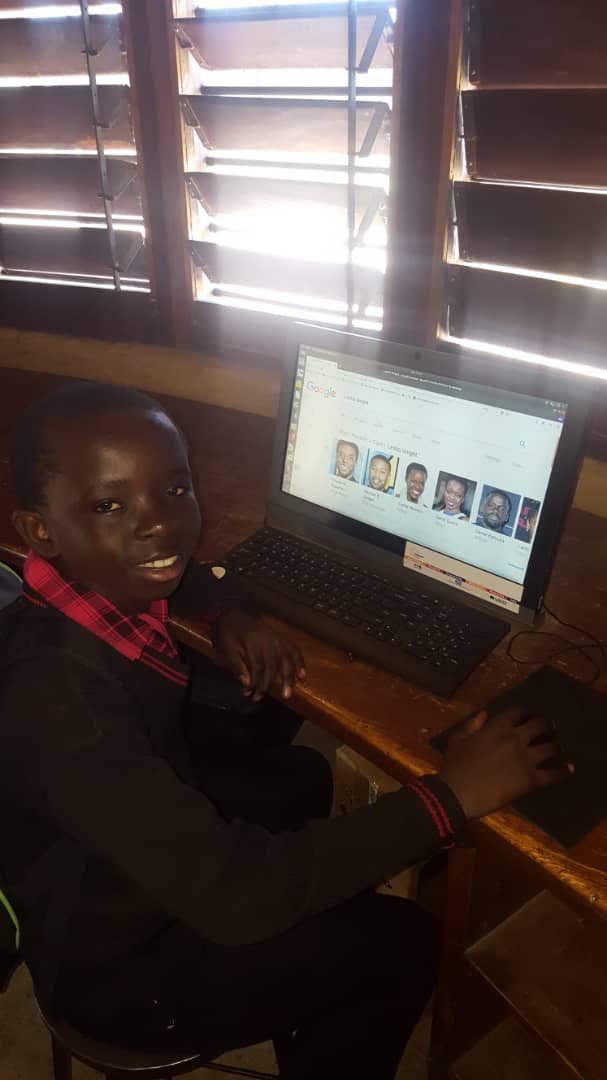LubutoLibrary's tweet photo. Showing films at #LubutoLibraries is tons of fun, but it also inspires our children to practice their research skills! This boy wanted to learn more about the actors and actresses from #BlackPanther, so he came to the library to look it up!
@USAIDASHA1 @USAIDZambia https://t.co/8CWNnyl5bu