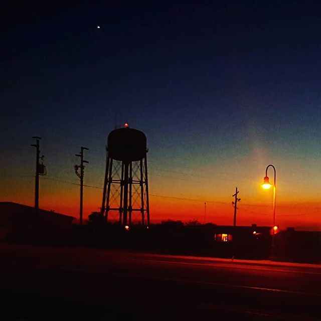 Heritage_Nomad's tweet photo. When you start looking for beauty, you suddenly find it in everything. A sunset stroll down a busy main road can be pretty spectacular .
.
#travel #travelphotography #blogger #adventuretravel #wanderlust #travelblogger #travelpreneur #travelproject #budg… https://t.co/qZUsYnF56j https://t.co/Akwktyq3xG
