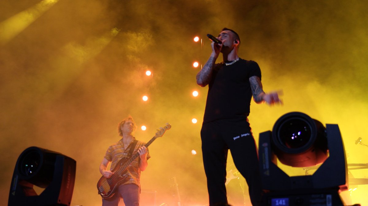 ProFootballHOF's tweet photo. Some of our favorite shots from last night’s Concert for Legends featuring @maroon5! #PFHOF18 https://t.co/FfbQGFI9Gg