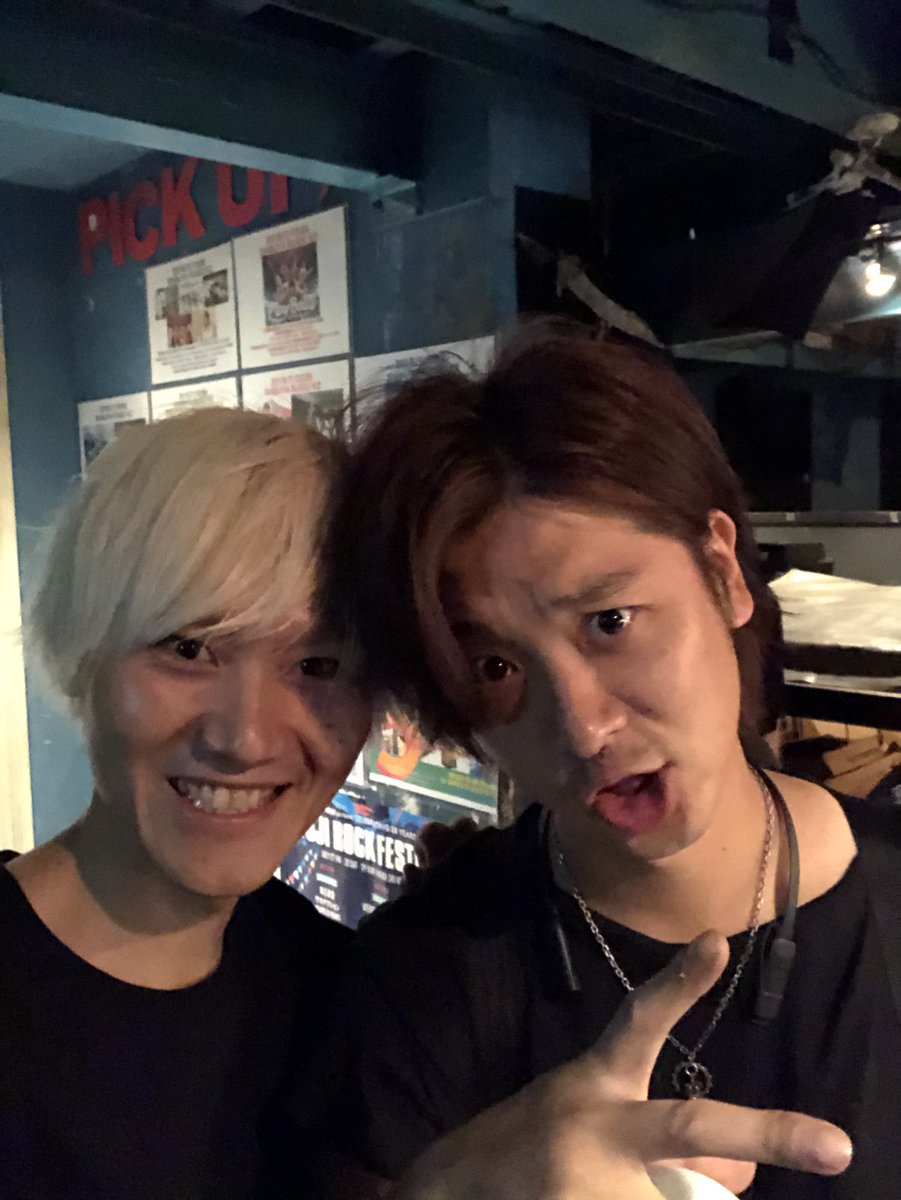 GenGuitar24's tweet photo. 今日はGパレで渋谷K2でライブでしたー((∩^Д^∩))✨
TRIPPERとも初対バン(＾･ ω ･＾)
かっちゃんは17日のGicchiさんのサポートでも一緒だよー(●︎´ω`●︎)

帰りはnaco is…のたくにいと一風堂でらーめん食いましたっ(ｏ'∀')b✨ https://t.co/Dspj4ZrKqE