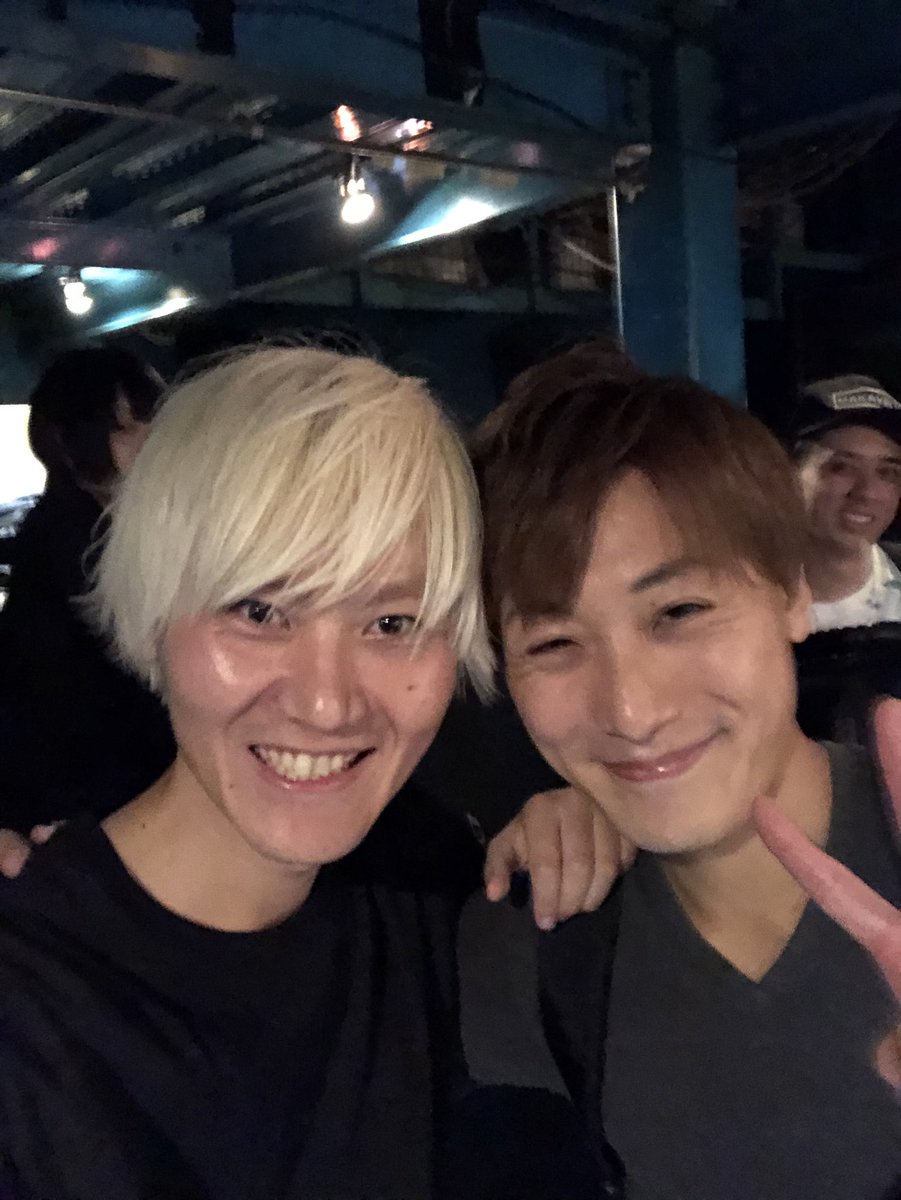 GenGuitar24's tweet photo. 今日はGパレで渋谷K2でライブでしたー((∩^Д^∩))✨
TRIPPERとも初対バン(＾･ ω ･＾)
かっちゃんは17日のGicchiさんのサポートでも一緒だよー(●︎´ω`●︎)

帰りはnaco is…のたくにいと一風堂でらーめん食いましたっ(ｏ'∀')b✨ https://t.co/Dspj4ZrKqE