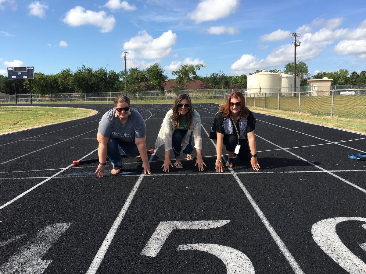 MsSmithAtRhea's tweet photo. The #outRHEAgeous2018 5th grade team is ready for a great start to the new year https://t.co/QnUU4H4SPv