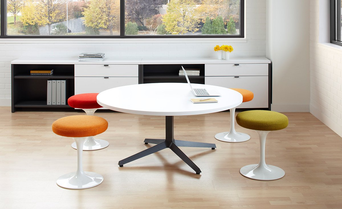 Vertigo_USA's tweet photo. A relaxed home is the perfect environment to have people over for dinner! Shop #EeroSaarinen at #VertigoInteriorsUSA -- then have a great dinner party:
https://t.co/CHWVVkW6DI

#HomeSweetHome https://t.co/UEWTz9nyHp