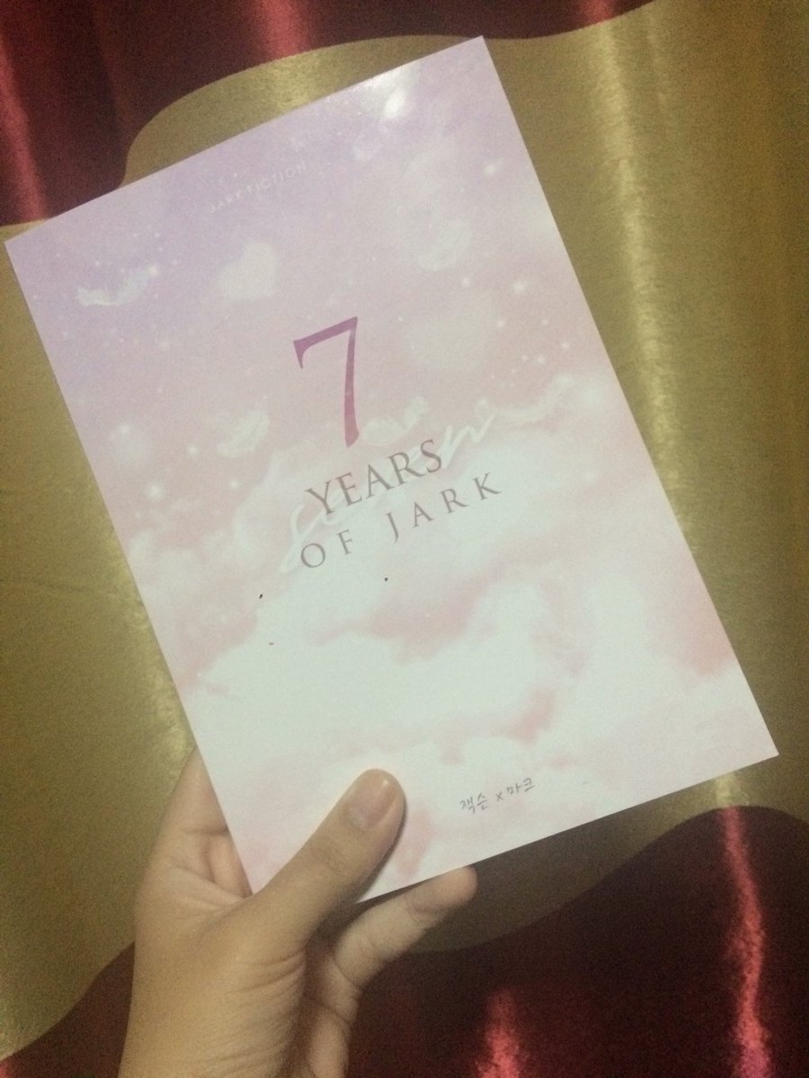 jsm_33's tweet photo. เราอ่านจบแล้วว เราชอบทุกเรื่องเลย ในแต่ละเรื่องจะมีจุดที่มำให้เรายิ้มได้จริงๆ ขอบคุณนะ (เราจะไม่อ่านแค่รอบเดียวแน่ๆ) #7YearsOfJARK https://t.co/S7xsWsNgc1