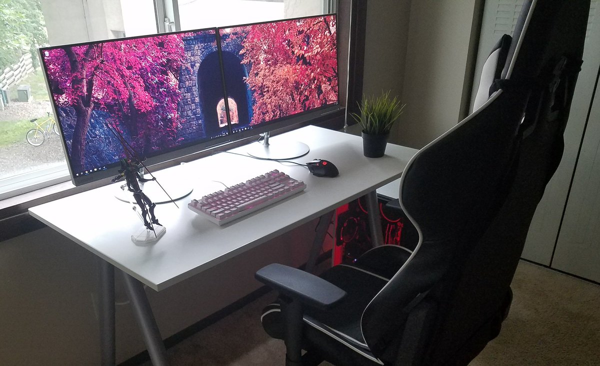 Owen M Roe On Twitter I Want To Setup My Drawing Tablet To Make More Logos But I Don T Want To Make My Setup Look All Messy It S So Perfect Right Now