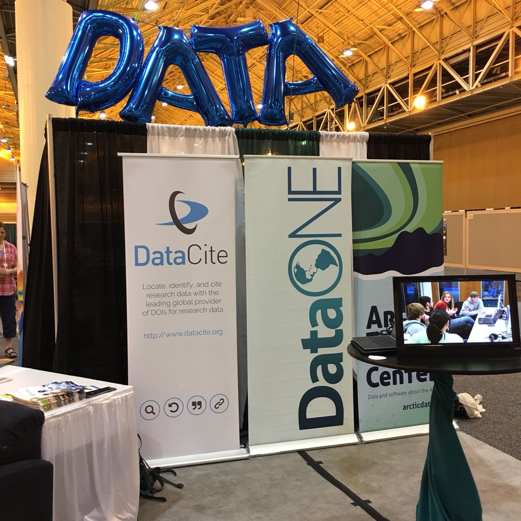 DataONEorg's tweet image. Join us at the #ESA2018 #datahelpdesk. We’re here with @ESIPfed @arcticdatactr @EDIgotdata @datacite and @iDigBio to answer your data questions.
