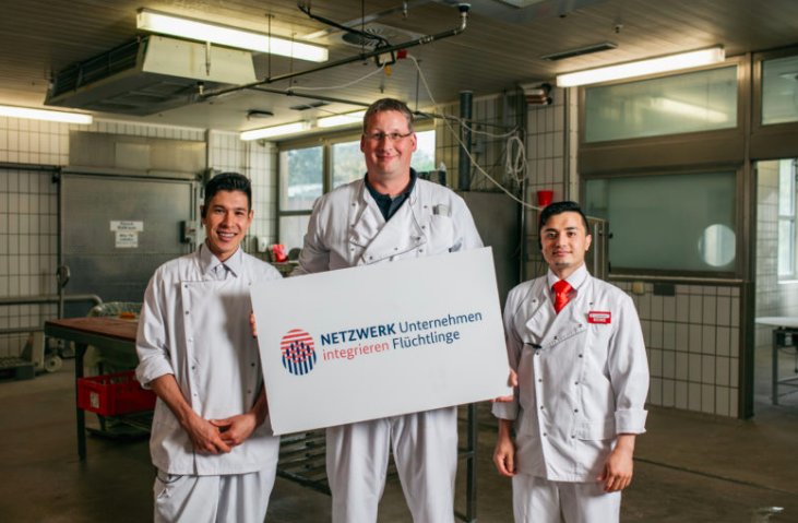 Max Klasen vom NETZWERK #Unternehmen integrieren #Flüchtlinge im Interview mit Stephan Mayer bit.ly/2vPkCRJ <a href="/NETZWERK_UiF/">NETZWERK Unternehmen integrieren Flüchtlinge</a> @ihkkoeln <a href="/ihkberlin/">IHK Berlin</a> <a href="/messemuenchen/">Messe München</a> <a href="/steadynews/">Eva Ihnenfeldt</a> <a href="/NGC6544/">Christian Spließ</a> <a href="/LVQ_Bildung/">LVQ.de</a> <a href="/BARuhr/">Business Academy Ruhr</a>