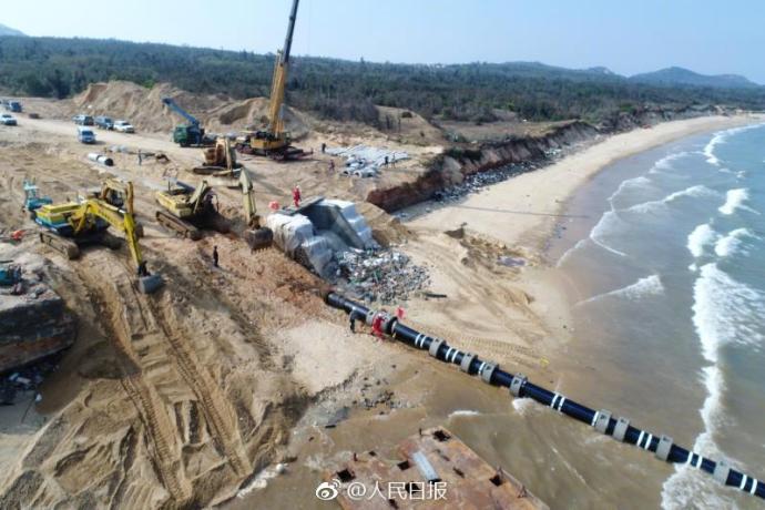 人民日報people S Daily 兩岸一家親 共飲一江水 福建向金門供水工程正式通水 8月5日上午 福建向金門供水工程正式通水 金門鄉親期待了23年的夢想成為現實 金門因地理位置特殊 水資源貧乏 福建向金門供水工程設計流量為3 4萬立方米 天 遠期5 5萬