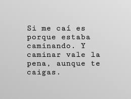 Intelema's tweet photo. Si me caí es porque estaba caminando. Y caminar vale la pena aunque te caigas. #quotedays #frasesdeldía #intelema #inteligenciaemocional https://t.co/XXfHMwJQmj