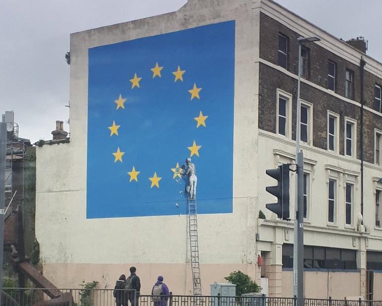 TroiaRun's tweet photo. Reserve your Euro Stars Man Street Art 2-Person Camping #fieldcandy #banksy #tent from us at Five Star Portugal today #orbseo #fun #designer #camping #street #graffiti #art #united #kingdom https://t.co/Qx14ORf9UP https://t.co/rmKXGsUqMn