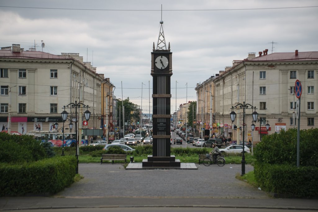 Площадь гагарина петрозаводск. Биг бен петрозаводск. памятник биг бен в петрозаводске. площадь гагарина часы петрозаводск.