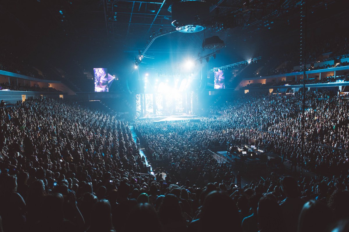 PanicAtTheDisco's tweet image. Beautiful night in Tulsa ❤️❤️