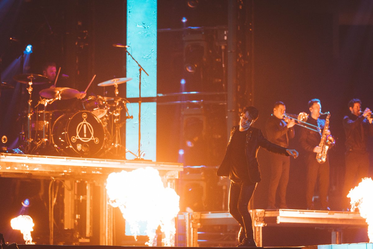 PanicAtTheDisco's tweet image. Beautiful night in Tulsa ❤️❤️