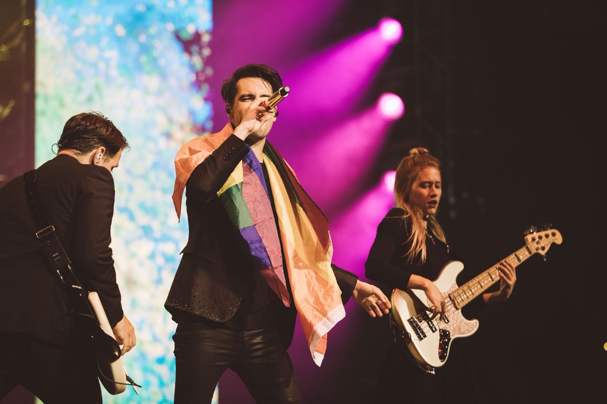 PanicAtTheDisco's tweet image. Beautiful night in Tulsa ❤️❤️