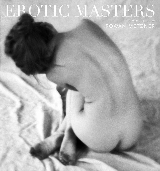 I'm the cover of a book! :) Thank you Rowan Metznen ❤️ https://t.co/bKNPr8QN3X
