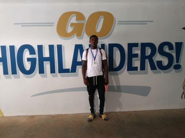 RE_1995's tweet photo. On this #MagnificentMonday, we’re excited to share that one of our #REGraduates, Renard, is all moved in and ready to go! Thanks to the #REVillage who donated to help him get ready! #REGoestoCollege #firstgeneration https://t.co/hhfcwEMeKK