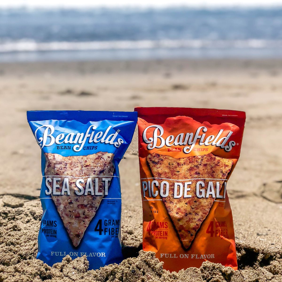 BeanfieldsSnack's tweet image. Life's a beach when you got #Beanfields. Double tap if you wish you were playing hooky from work today to hang by the ocean? @hermosabeachpier